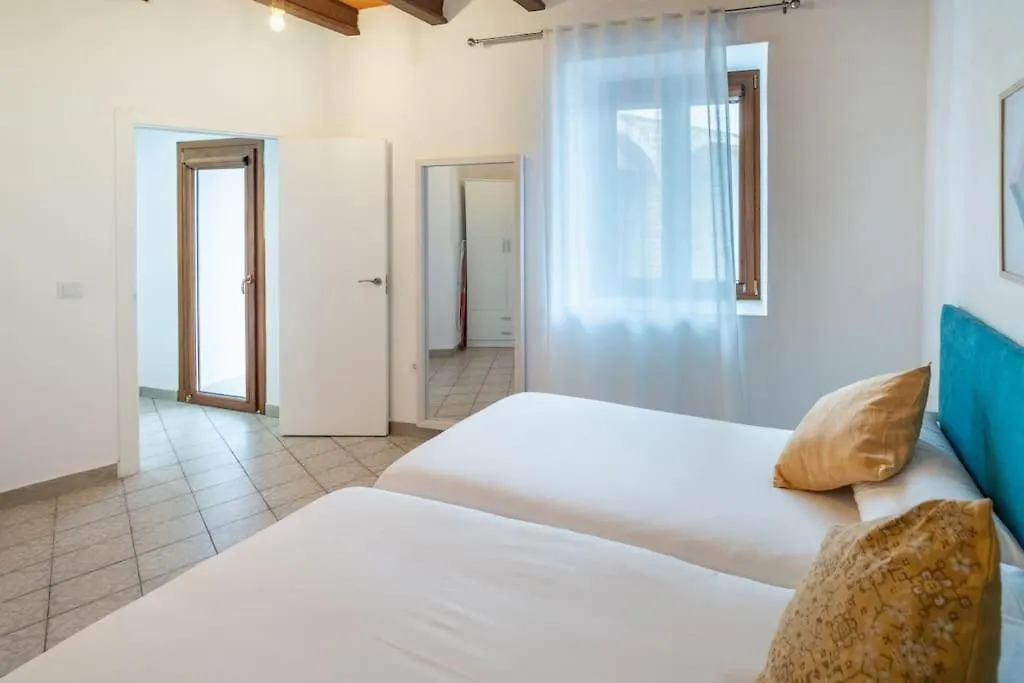 Delightful Apartment Steps From Cordoba'S Wonders