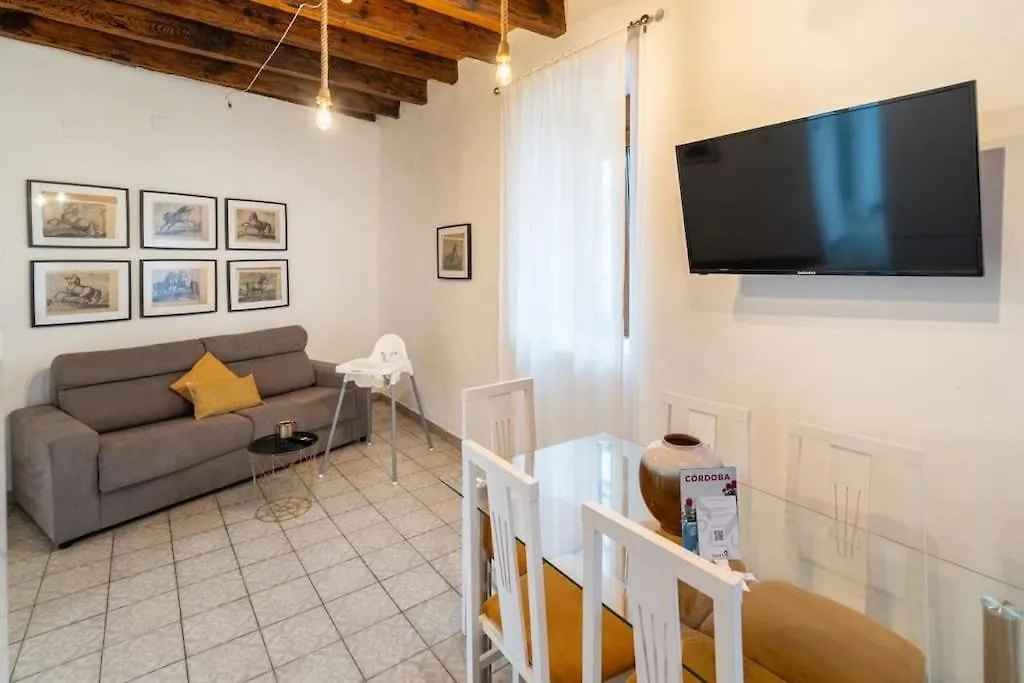 Delightful Apartment Steps From Cordoba'S Wonders